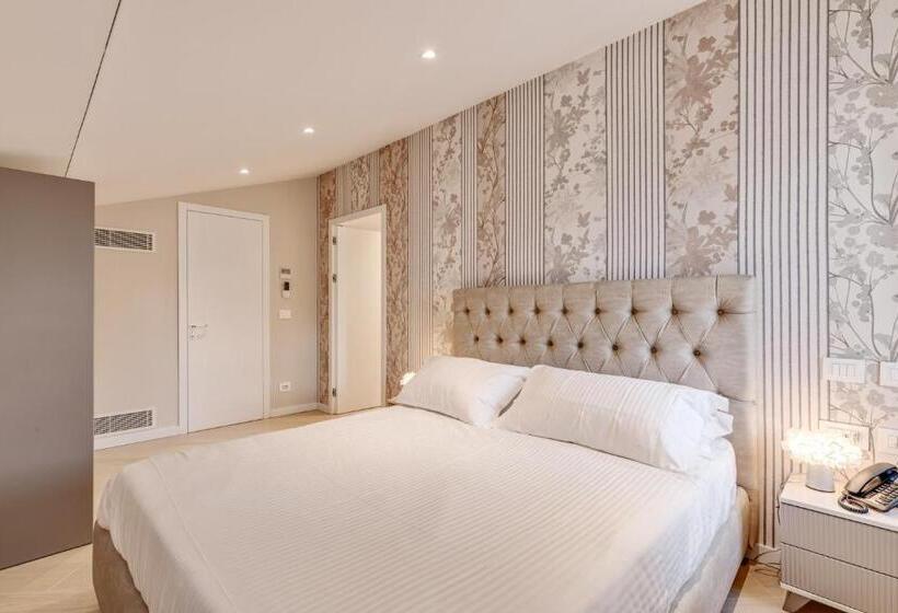 جناح دوبلكس, Oriana Homel Udine