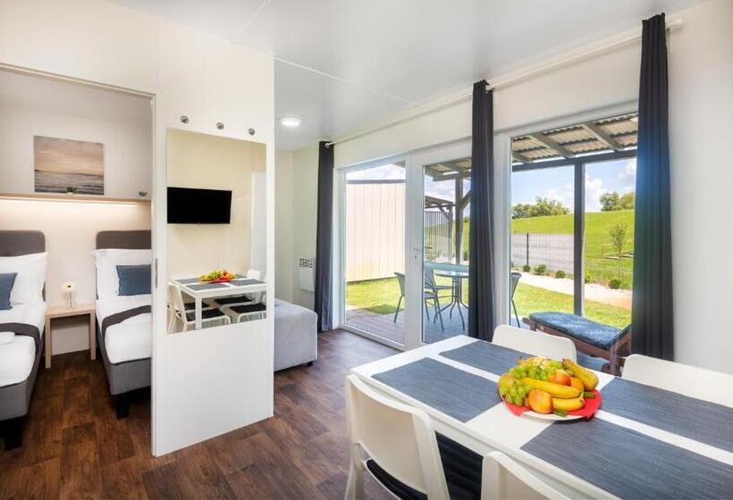 جناح مزود بجاكوزى, Tisza Tó Apartmanpark