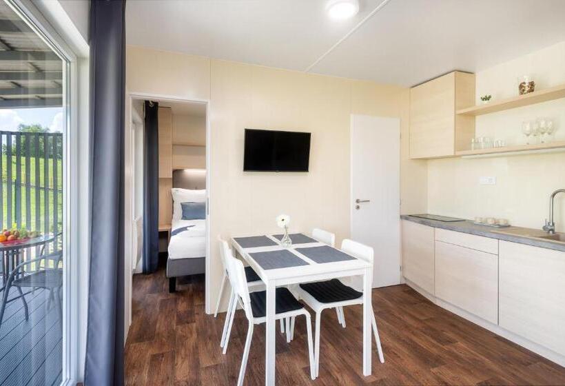 جناح مزود بجاكوزى, Tisza Tó Apartmanpark