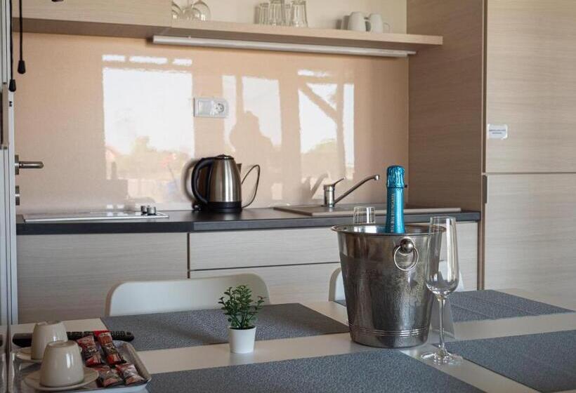 جناح مزود بجاكوزى, Tisza Tó Apartmanpark