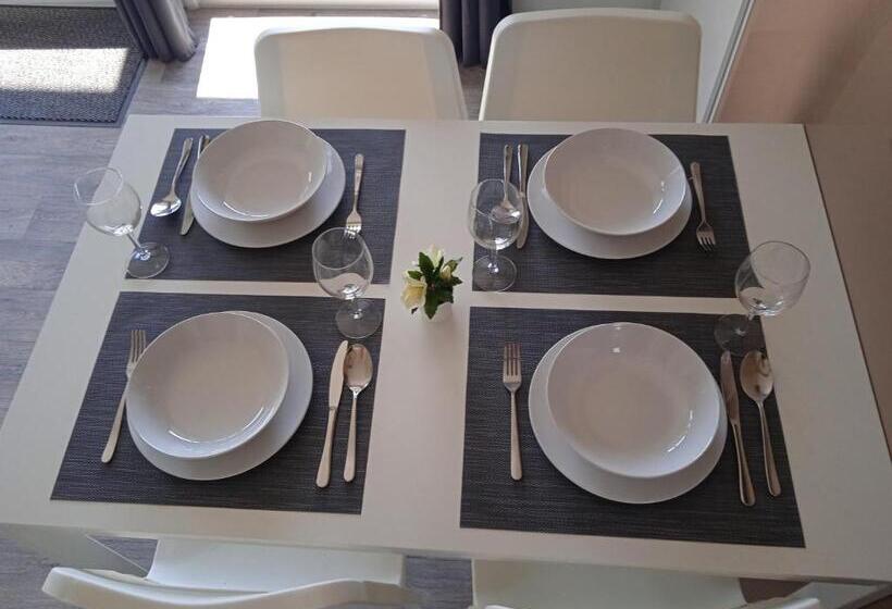 جناح مزود بجاكوزى, Tisza Tó Apartmanpark