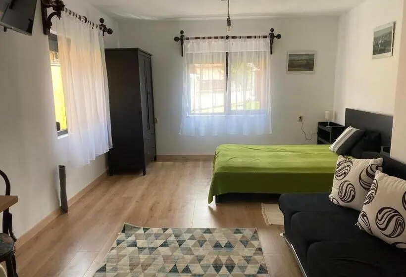 Perhehuone, Casa De Oaspeti Anciupi Vendeghaz