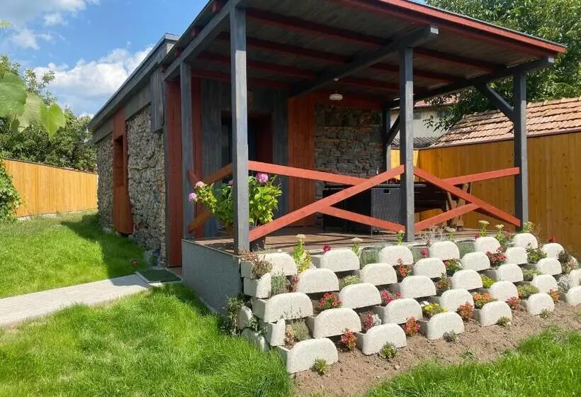 Perhehuone, Casa De Oaspeti Anciupi Vendeghaz