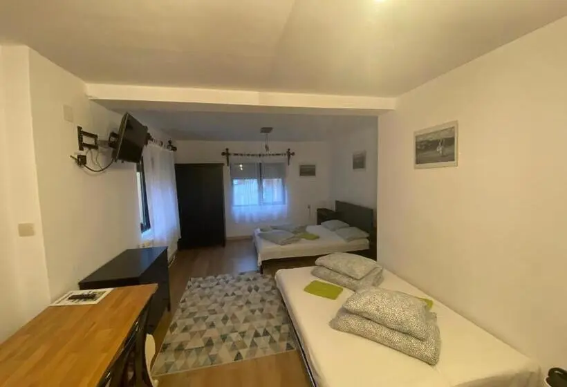 Perhehuone, Casa De Oaspeti Anciupi Vendeghaz