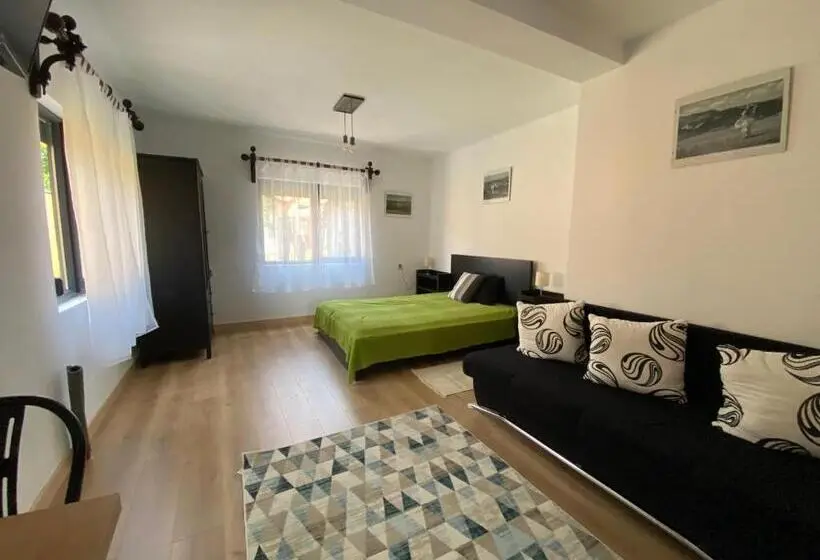 Perhehuone, Casa De Oaspeti Anciupi Vendeghaz