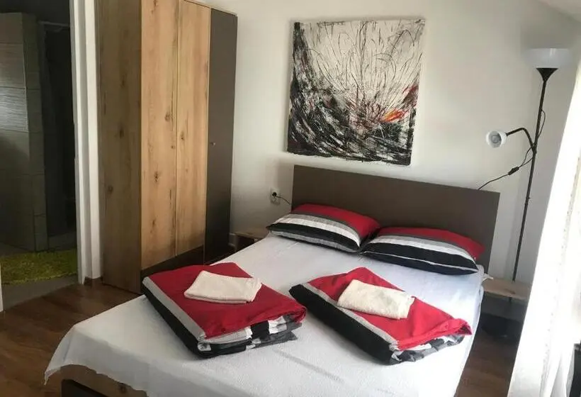 Perhestudio, Casa De Oaspeti Anciupi Vendeghaz