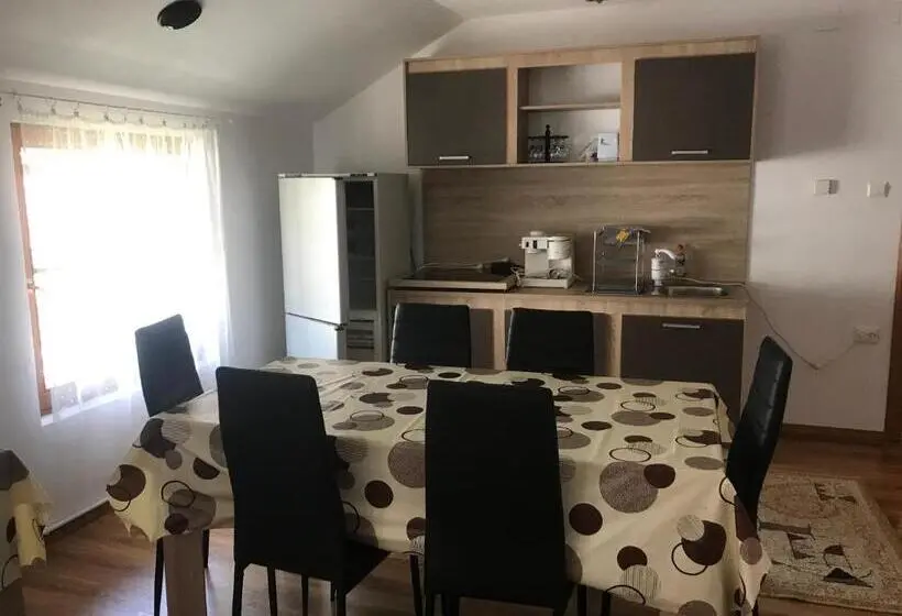 Perhestudio, Casa De Oaspeti Anciupi Vendeghaz