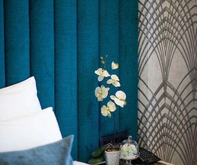 اتاق لوکس, Crystal