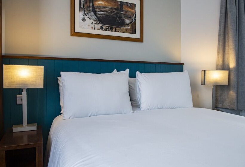 Family Room, Highfield