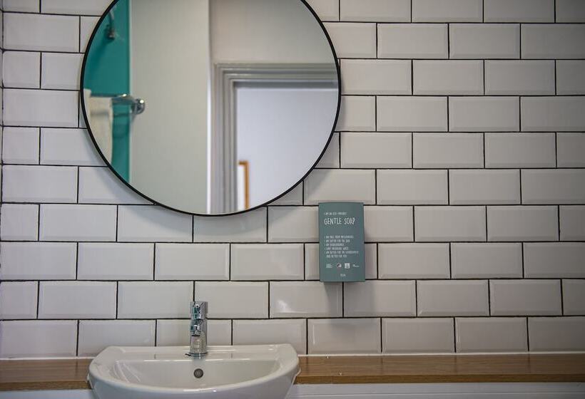 Standard Room, Highfield