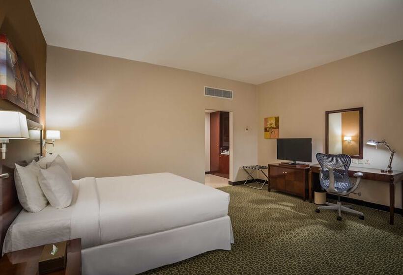 Номер Deluxe, Hilton Garden Inn Riyadh Olaya