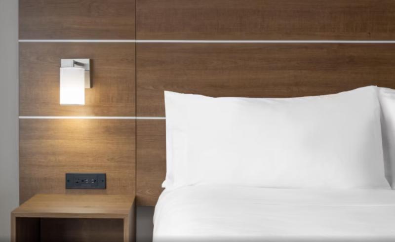 Номер Стандарт Кровать Кинг Адаптированный для Инвалидов, Holiday Inn Express & Suites Dallas East Fair Park, An Ihg