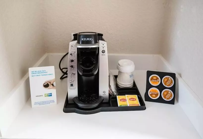 ２ダブルベッドのスタンダードルーム, Holiday Inn Express & Suites Knoxville Farragut, An Ihg