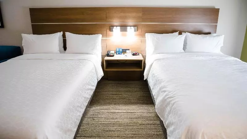 クイーンサイズベッドのスイートルーム, Holiday Inn Express & Suites Knoxville Farragut, An Ihg