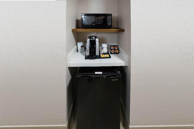 스위트 킹사이즈 침대, Holiday Inn Express & Suites Knoxville Farragut, An Ihg