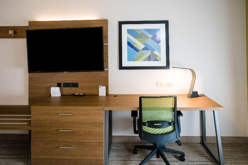 스위트 퀸침대, Holiday Inn Express & Suites Knoxville Farragut, An Ihg