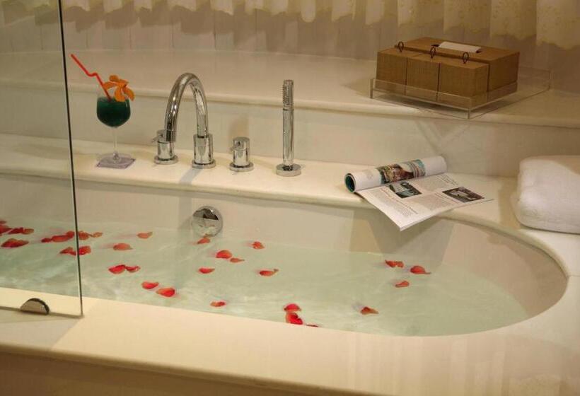 Полулюкс, Kodchasri Thani Hotel Chiangmai