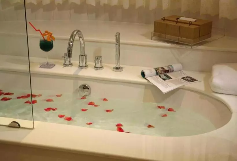 سوییت جونیور, Kodchasri Thani Hotel Chiangmai
