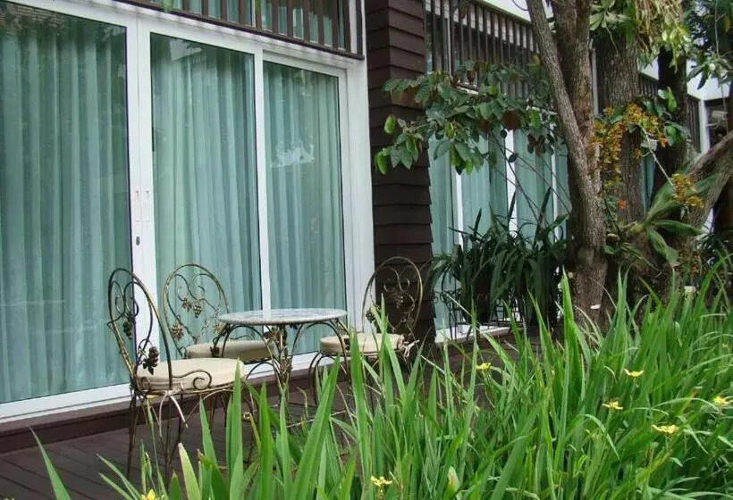 اتاق لوکس با بالکن, Kodchasri Thani Hotel Chiangmai