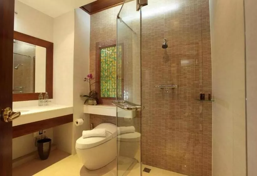 اتاق لوکس با بالکن, Kodchasri Thani Hotel Chiangmai
