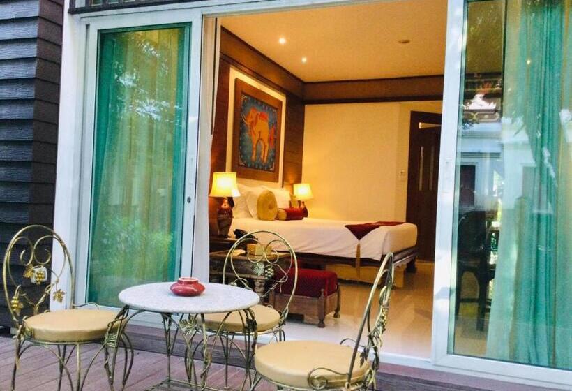 Номер Deluxe с Балконом, Kodchasri Thani Hotel Chiangmai