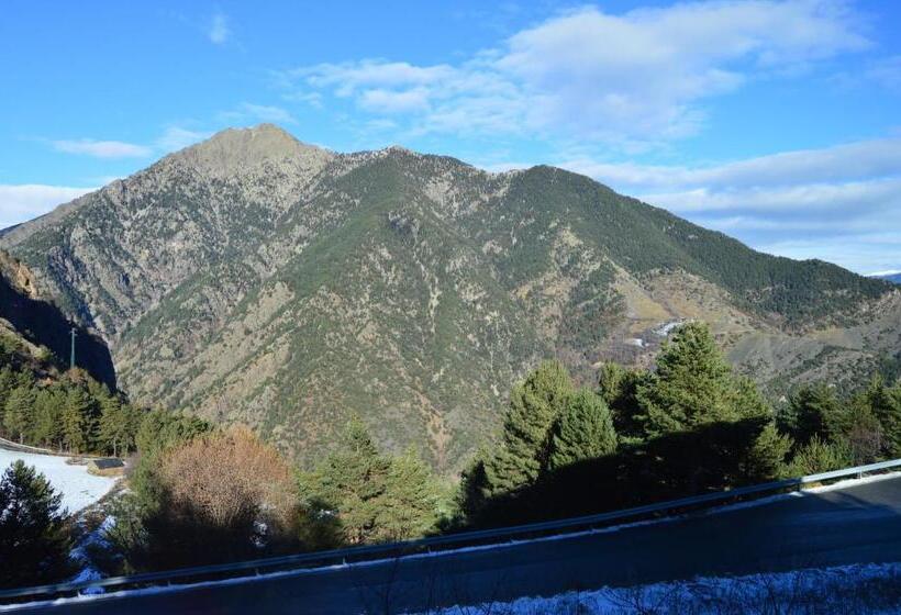 سوییت با چشمانداز کوه, Parador De Canolich Only Adults