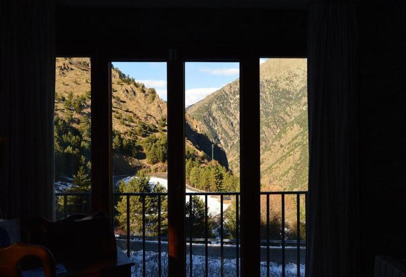 سوییت با چشمانداز کوه, Parador De Canolich Only Adults