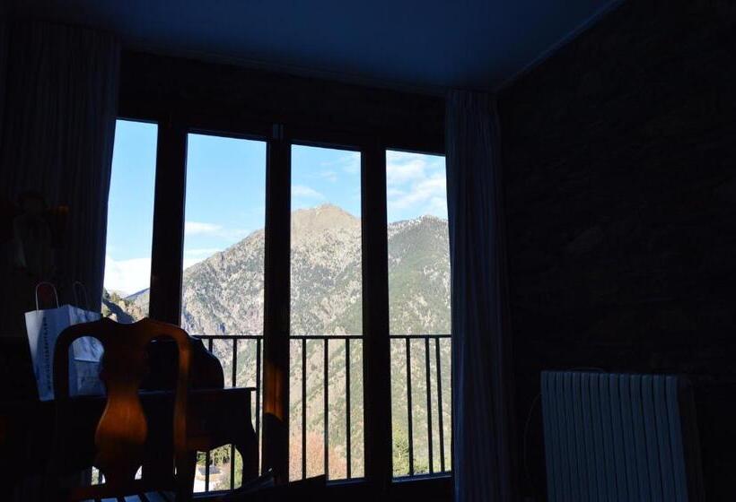 سوییت با چشمانداز کوه, Parador De Canolich Only Adults