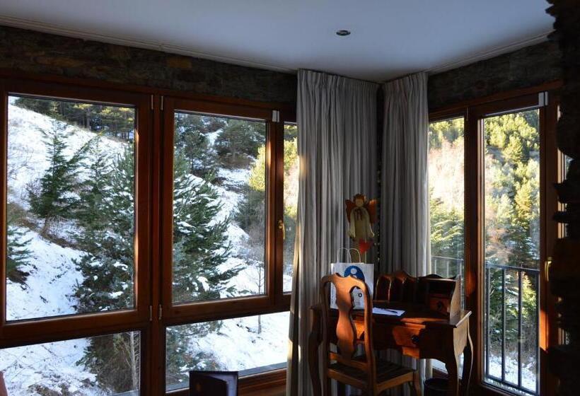 سوییت با چشمانداز کوه, Parador De Canolich Only Adults