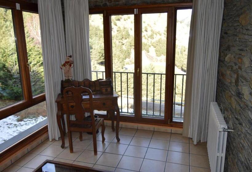 سوییت با چشمانداز کوه, Parador De Canolich Only Adults