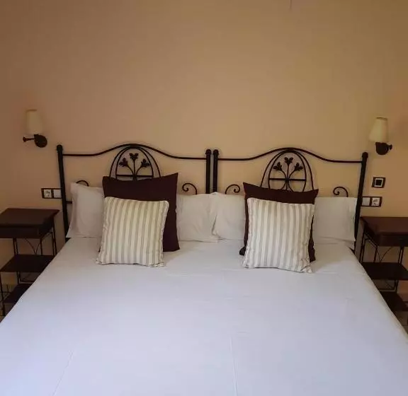 سوییت با چشم‌انداز کوه, Parador De Canolich   Only Adults