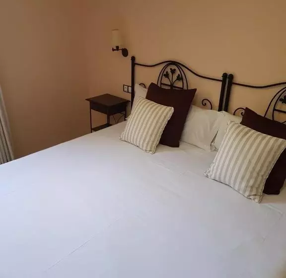 سوییت با چشم‌انداز کوه, Parador De Canolich   Only Adults