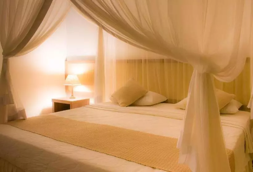 اتاق لوکس, Sarana Praia