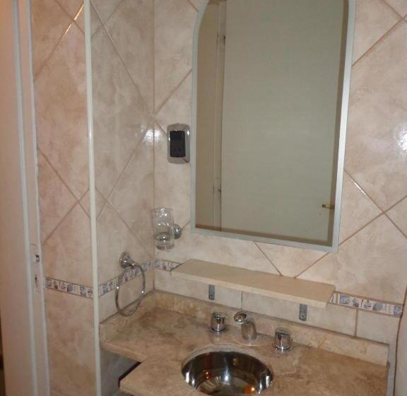 스탠다드 싱글 룸, Selby