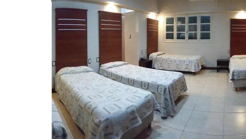 اتاق استاندارد چهار تخته, Selby