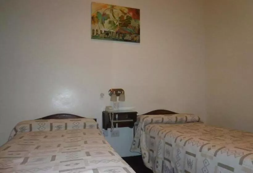 اتاق پنج‌تخته استاندارد, Selby