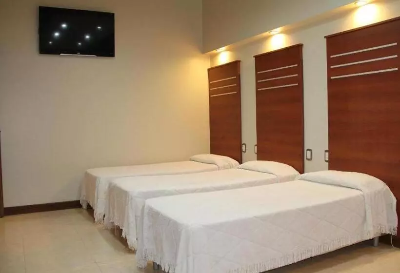 اتاق پنج‌تخته استاندارد, Selby