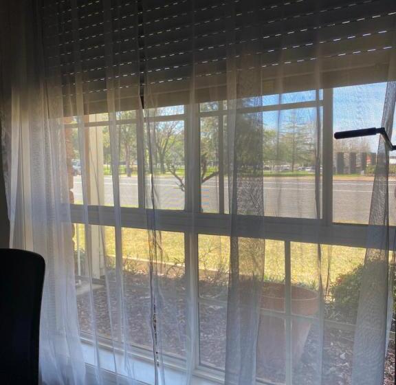 اتاق خانوادگی, All Settlers Motor Inn Parkes