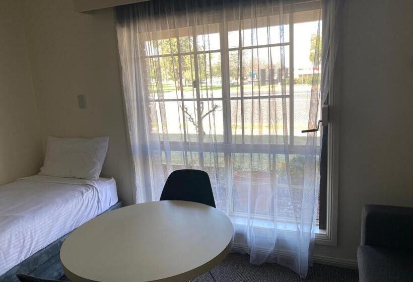 اتاق خانوادگی, All Settlers Motor Inn Parkes