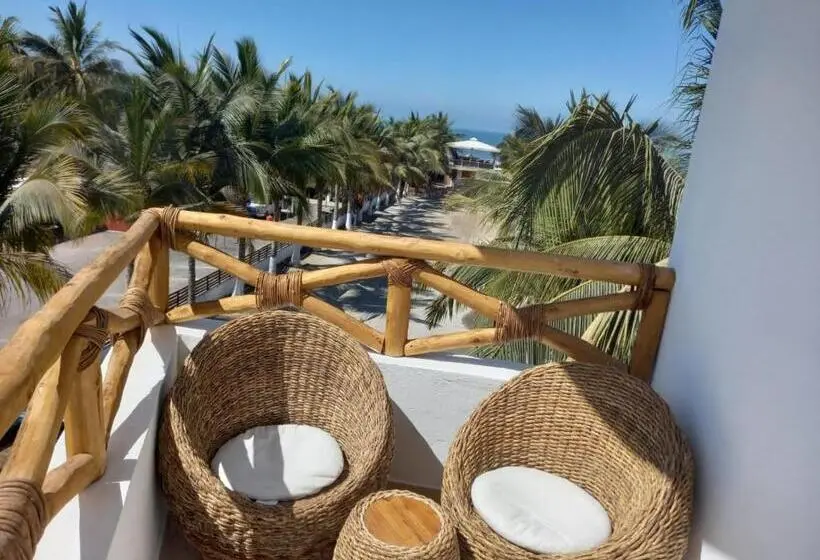 Deluxe Neljän Hengen Huone, Baos