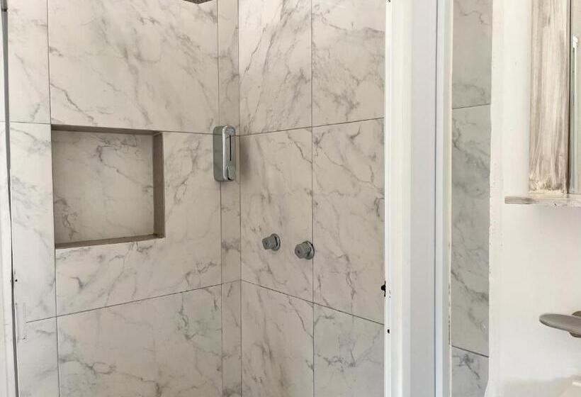 스탠다드 룸 킹사이즈 침대, Baos