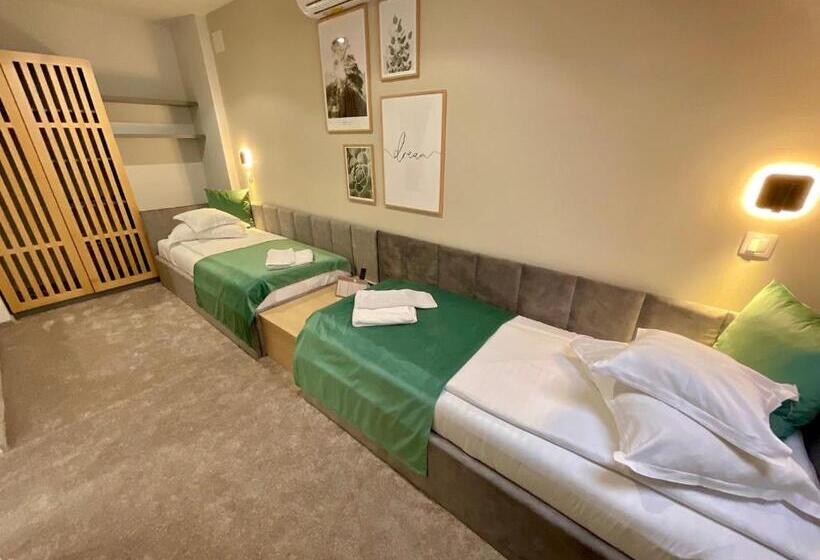 디럭스 패밀리 룸, Szeifert