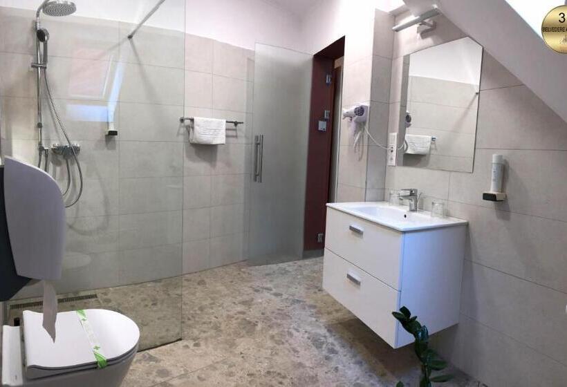 침실 1개 발코니 아파트, Szeifert