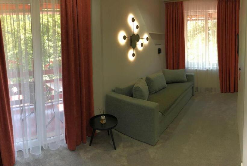 침실 1개 발코니 아파트, Szeifert