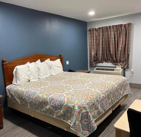 חדר סטנדרט עם מיטת קינג, Budget Inn