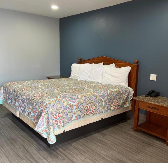 חדר סטנדרט עם מיטת קינג, Budget Inn