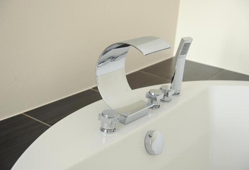 مجموعه ویستا شهر, City Hotel Krško