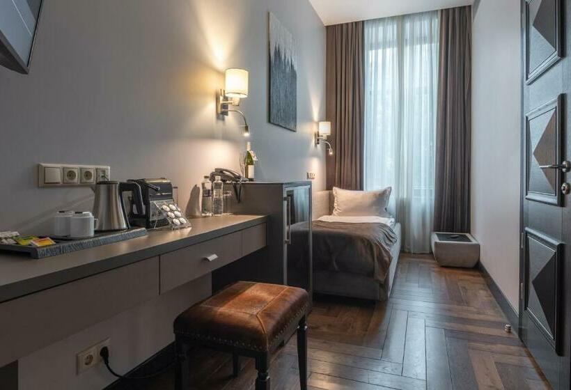 اتاق استاندارد یک نفره, Grand Hotel Roxolana