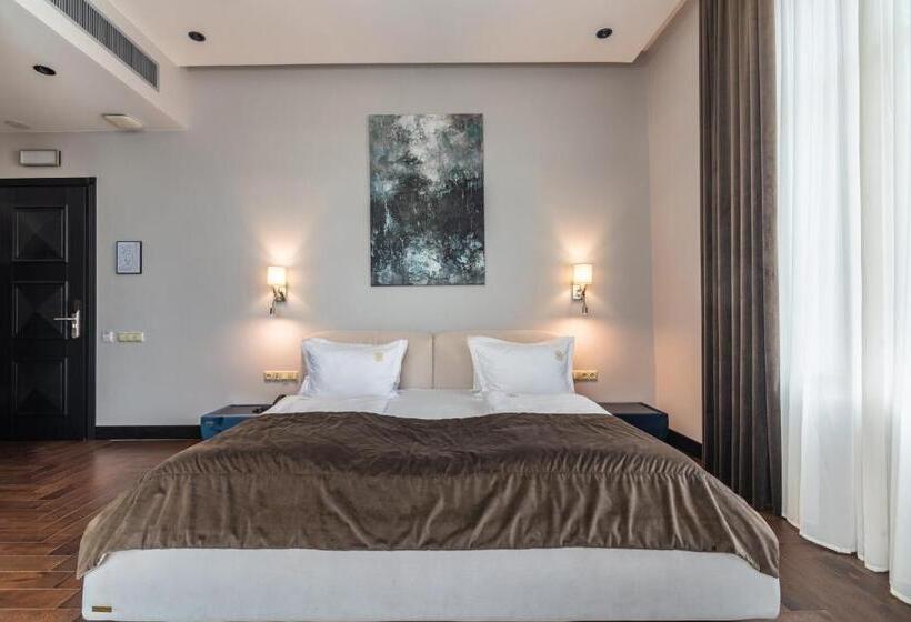 سوییت جونیور با بالکن, Grand Hotel Roxolana