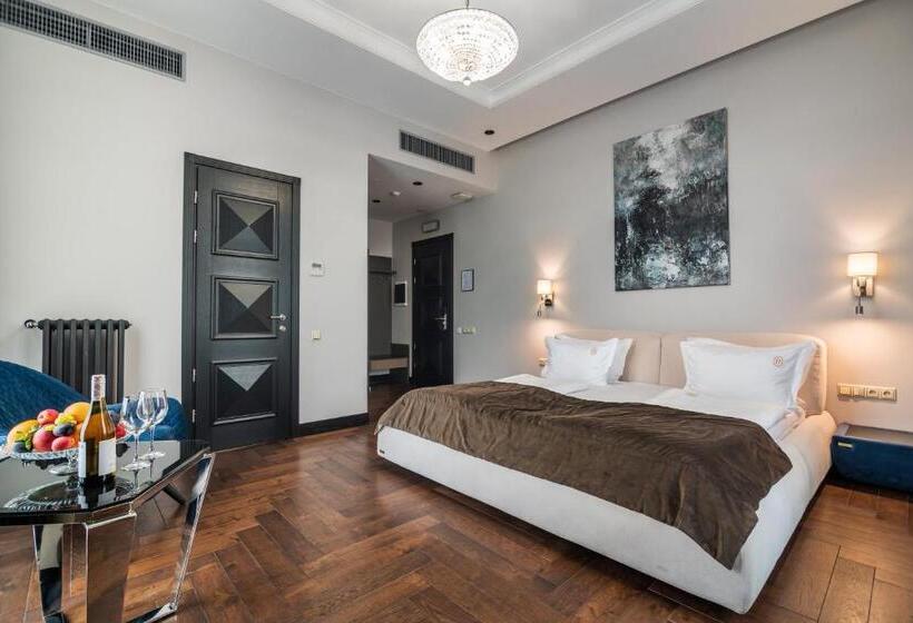 سوییت جونیور با بالکن, Grand Hotel Roxolana